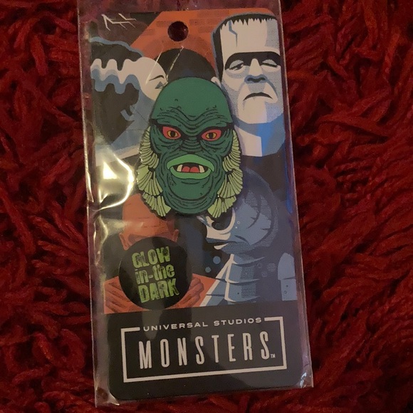 Last One!! Creature enamel pin - Picture 2 of 3